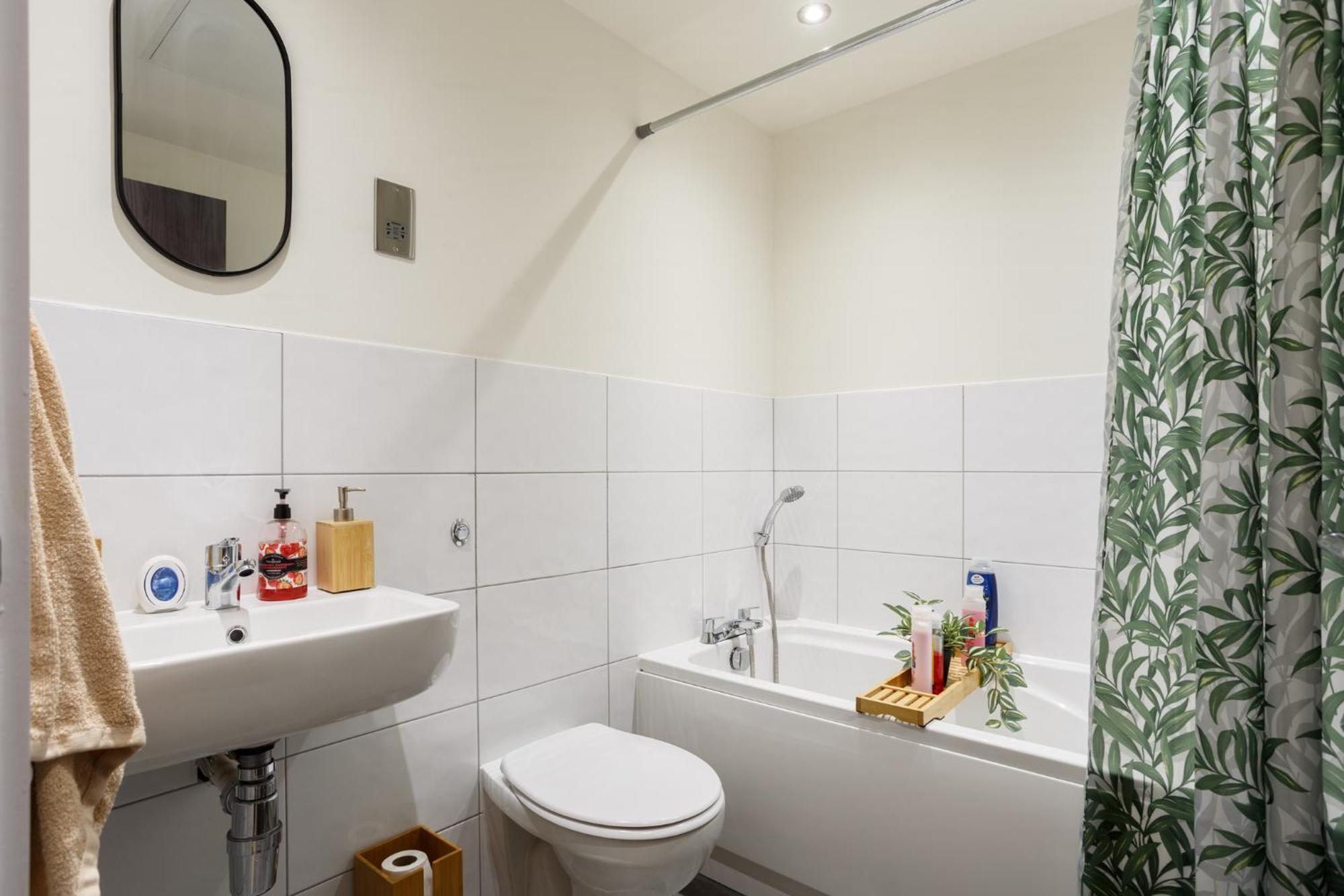 Modern And Cozy Two-Bed Apartment In Bradford Bradford  Extérieur photo