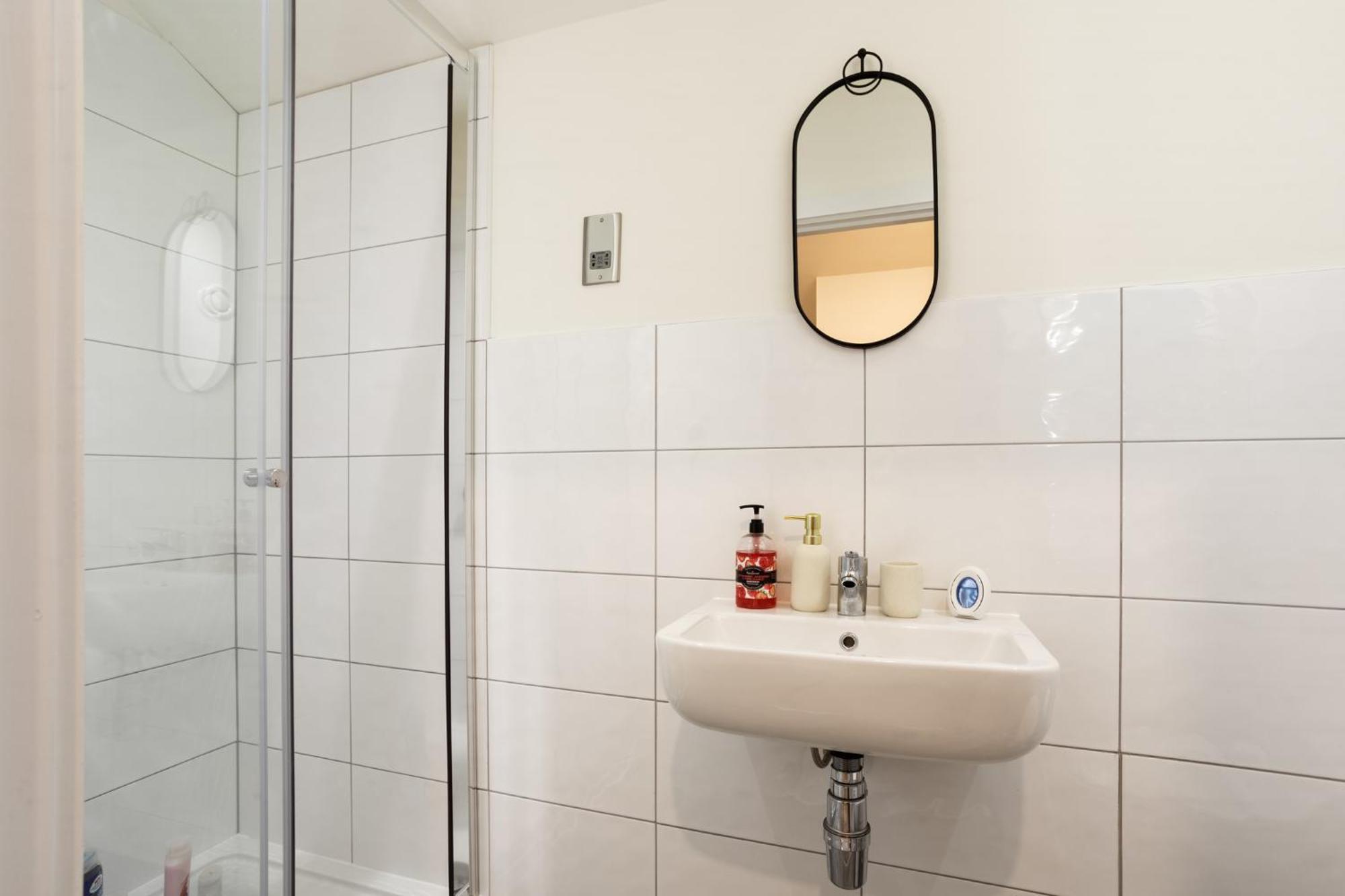 Modern And Cozy Two-Bed Apartment In Bradford Bradford  Extérieur photo